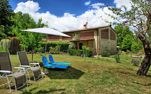 Villa Diletta: Propiedad, Patio Interior, Casa, Yarda, Edificio, Bienes Raíces, Árbol, Hierba, Casa, Área Rural