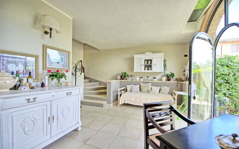 Villa Diletta: Propiedad, Habitación, Edificio, Verde, Mueble, Diseño De Interiores, Casa, Bienes Raíces, Casa, Suelo