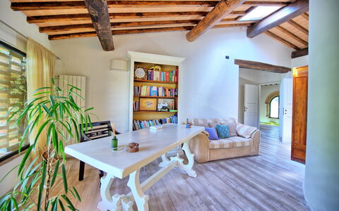 Villa Diletta: Propiedad, Habitación, Edificio, Diseño De Interiores, Mueble, Techo, Casa, Suelo, Bienes Raíces, Sala