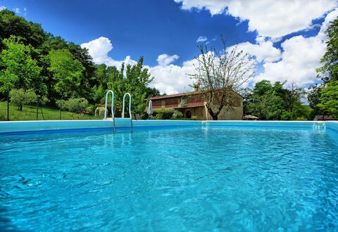 Villa Diletta: Piscina, Propiedad, Agua, Ocio, Paisaje Natural, Cielo, Bienes Raíces, Casa, Vacaciones, Verano