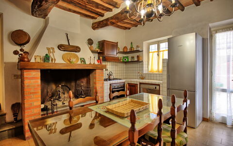 Villa Buonaparte: Habitación, Techo, Propiedad, Diseño De Interiores, Edificio, Mueble, Casa, Sala, Casa, Bienes Raíces