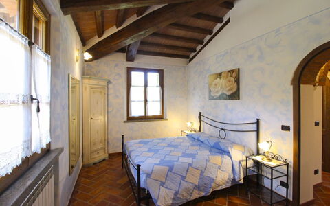 La Casetta nel Bosco: Pared, Diseño De Interiores, Mueble, Techo, Piso, Casa, Suelo, Habitación, Habitación, Cama