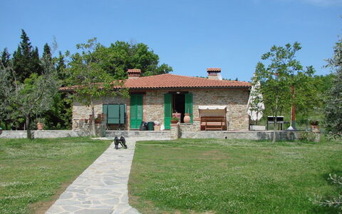 Civitella: Propiedad, Casa, Casa, Bienes Raíces, Edificio, El Terreno Del Lote, Barrio Residencial, Inmuebles, Yarda, Cabaña