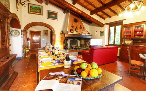 Civitella: Propiedad, Edificio, Habitación, Casa, Diseño De Interiores, Bienes Raíces, Casa, Villa, Desayuno, Sala