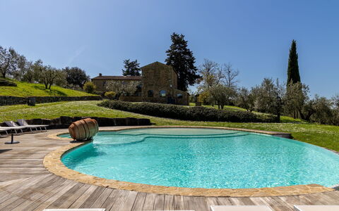 Villa Ferdinando: Piscina, Paisaje, Recurso, Jardín, Paisajismo, Fuente De Agua, Inmuebles, Mueble Para Exteriores, Césped, Patio Interior