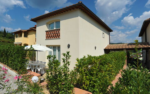 Casa Fabrizio: Nube, Planta, Cielo, Edificio, Ventana, Casa, El Terreno Del Lote, Cabaña, Barrio, Barrio Residencial