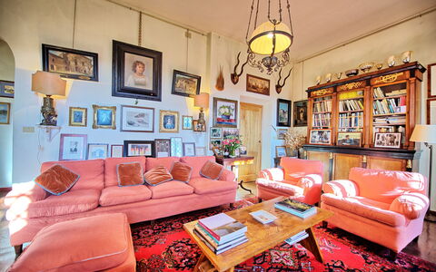 Il Principe: Sala, Habitación, Diseño De Interiores, Mueble, Propiedad, Sofá, Edificio, Casa, Naranja, Casa