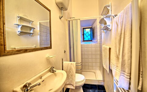 Il Principe: Habitación, Baño, Propiedad, Diseño De Interiores, Edificio, Bienes Raíces, Arquitectura, Casa, Suite, Mueble