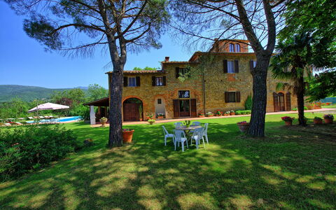 Villa Campogialli: Propiedad, Casa, Paisaje Natural, Inmuebles, Árbol, Casa, Edificio, Hierba, Bienes Raíces, Arquitectura