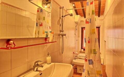 Villa Campogialli: Baño, Habitación, Propiedad, Diseño De Interiores, Edificio, Arreglo De Tubería, Casa, Arquitectura, Casa, Lavabo