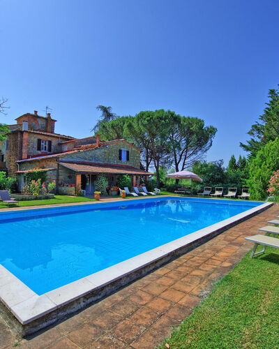 Villa Campogialli: Piscina, Propiedad, Inmuebles, Bienes Raíces, Casa, Casa, Edificio, Hierba, Villa, Barrio Residencial