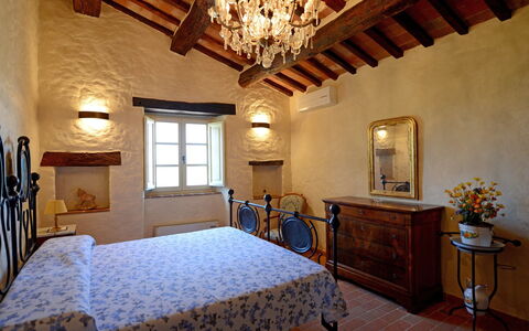 Villa Agazzi: Habitación, Propiedad, Habitación, Mueble, Cama, Edificio, Diseño De Interiores, Techo, Sábana, Marco De La Cama