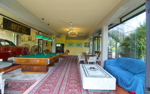 Villa Quattro Mori: Propiedad, Habitación, Edificio, Diseño De Interiores, Mueble, Bienes Raíces, Casa, Casa, Sala, Techo