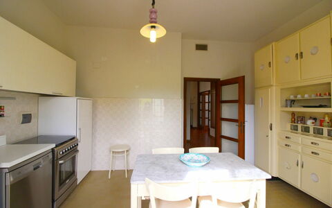 Villa Quattro Mori: Propiedad, Habitación, Mueble, Edificio, Cocina, Diseño De Interiores, Casa, Bienes Raíces, Gabinetes, Suelo