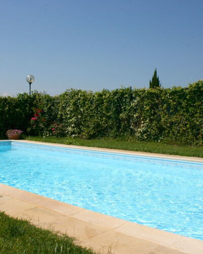 Casa Clementina: Agua, Planta, Cielo, Piscina, Rectángulo, El Terreno Del Lote, Sombra, Hierba, Árbol, Ocio
