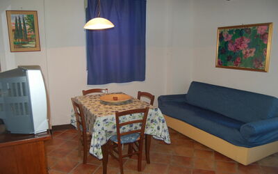 La Balla: Habitación, Propiedad, Mueble, Sala, Diseño De Interiores, Suelo, Mesa, Edificio, Bienes Raíces, Casa