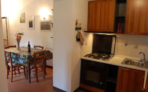 Appartamento Beatrice: Habitación, Mostrador, Propiedad, Cocina, Mueble, Gabinetes, Edificio, Suelo, Casa, Diseño De Interiores