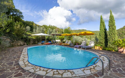 Bigiolo a Melazzano: Agua, Nube, Planta, Cielo, Piscina, Azur, Árbol, Cuerpo De Agua, Ocio, Mueble Para Exteriores