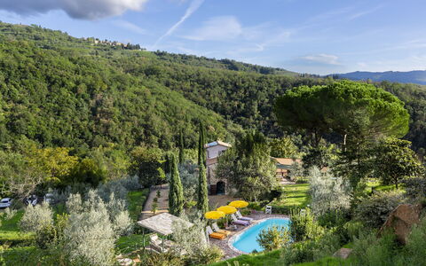 Bigiolo a Melazzano: Nube, Planta, Cielo, Montaña, Paisaje Natural, Árbol, El Terreno Del Lote, Tierras Altas, Cuerpo De Agua, Paisaje