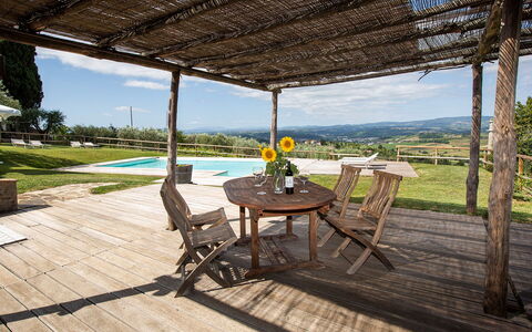 Arturo: Planta, Cielo, Propiedad, Mesa, Silla, Sombra, Mueble Para Exteriores, Diseño De Interiores, Madera, Árbol