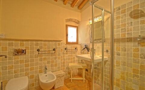 Arturo: Baño, Habitación, Propiedad, Loseta, Edificio, Bienes Raíces, Diseño De Interiores, Casa, Arquitectura, Inmuebles