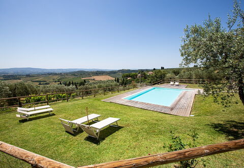 Arturo: Planta, Cielo, Agua, Piscina, Sombra, Árbol, Hierba, El Terreno Del Lote, Mueble Para Exteriores, Rectángulo