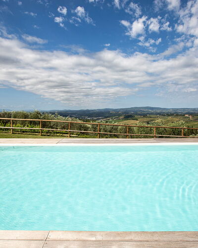 Arturo: Agua, Nube, Cielo, Tiempo De Día, Propiedad, Planta, Azul, Piscina, Azur, Edificio