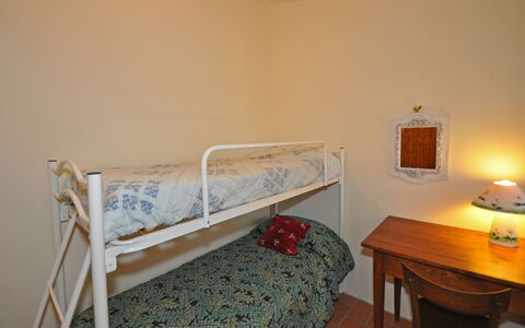 Casa Ovile: Habitación, Mueble, Habitación, Propiedad, Cama, Mesa, Marco De La Cama, Casa, Suelo, Bienes Raíces