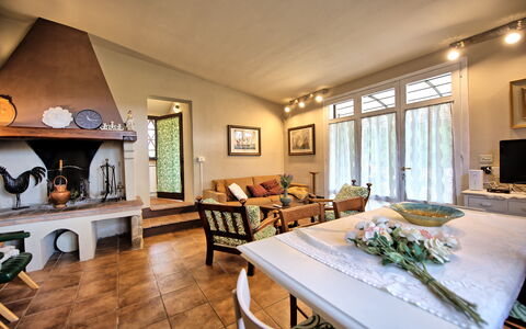 Casa Ovile: Mesa, Mueble, Sofá, Marco, Ventana, Madera, Diseño De Interiores, Encendiendo, Sala, Planta De Casa