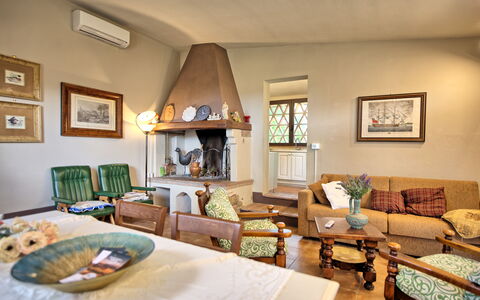 Casa Ovile: Mesa, Marco, Mueble, Sofá, Propiedad, Diseño De Interiores, Madera, Silla, Comodidad, Sala