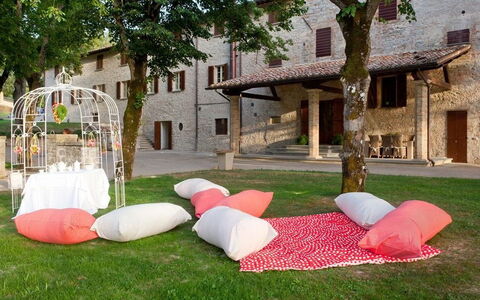 Villa Gubbio: Propiedad, Hierba, Casa, Habitación, Patio Interior, Ocio, Edificio, Vacaciones, Bienes Raíces, Árbol