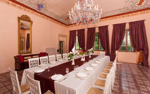 Villa Gubbio: Habitación, Propiedad, Edificio, Pasillo De La Función, Diseño De Interiores, Restaurante, Comedor, Bienes Raíces, Mueble, Techo