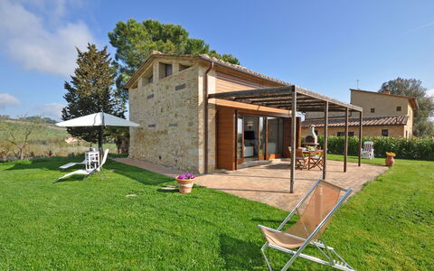 Capannino: Propiedad, Casa, Edificio, Bienes Raíces, Casa, El Terreno Del Lote, Casa De Campo, Arquitectura, Cabaña, Yarda