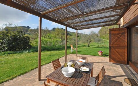 Capannino: Propiedad, Bienes Raíces, Casa, Edificio, Habitación, Casa, Pérgola, Patio Interior, Inmuebles, Árbol