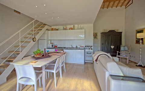 Capannino: Habitación, Propiedad, Edificio, Diseño De Interiores, Mueble, Casa, Suelo, Techo, Desván, Cocina