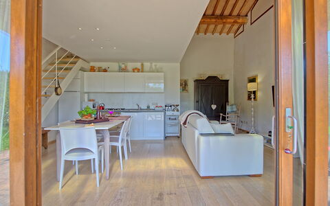 Capannino: Habitación, Propiedad, Edificio, Casa, Mueble, Diseño De Interiores, Suelo, Bienes Raíces, Comedor, Mesa