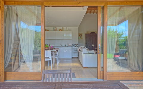 Capannino: Propiedad, Habitación, Casa, Edificio, Puerta, Mueble, Diseño De Interiores, Casa, Inicio De La Puerta, Bienes Raíces