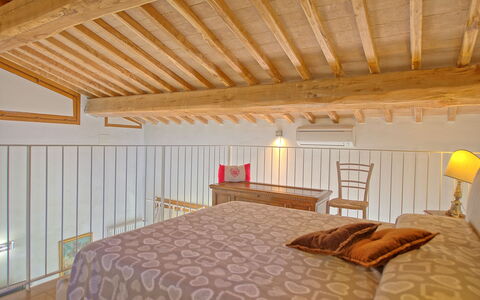 Capannino: Habitación, Habitación, Propiedad, Mueble, Cama, Techo, Diseño De Interiores, Edificio, Lecho, Marco De La Cama