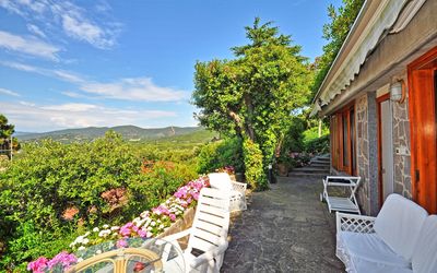 Punta Ala: Propiedad, Bienes Raíces, Casa, Edificio, Casa, Cabaña, Árbol, Habitación, Inmuebles, Vacaciones