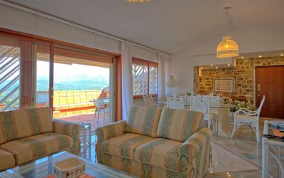 Villa Punta Ala: Habitación, Propiedad, Mueble, Sala, Edificio, Diseño De Interiores, Bienes Raíces, Casa, Casa, Mesa