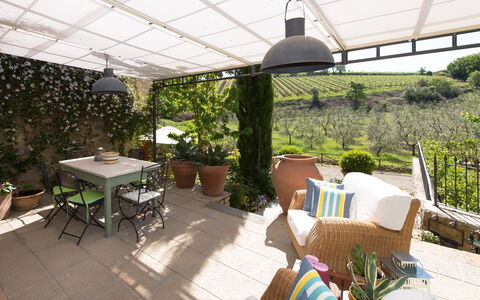 Villa Nova: Propiedad, Bienes Raíces, Patio, Edificio, Casa, Patio Interior, Yarda, Casa, Sombra, Habitación