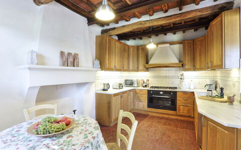 Le Pergole: Mostrador, Propiedad, Habitación, Mueble, Cocina, Edificio, Gabinetes, Diseño De Interiores, Casa, Techo