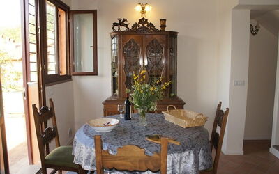 Casa Fungo: Habitación, Comedor, Propiedad, Mueble, Diseño De Interiores, Mesa, Edificio, Cocina Y Comedor Mesa, Casa, Bienes Raíces