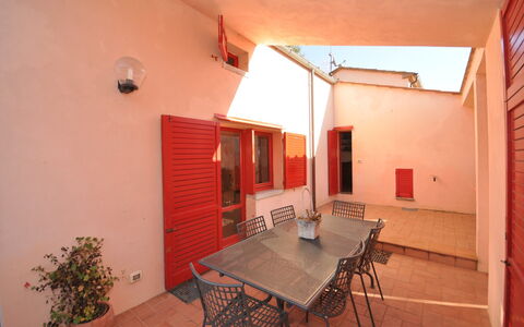 Casa Laura: Propiedad, Habitación, Edificio, Casa, Bienes Raíces, Diseño De Interiores, Departamento, Casa, Desván, Suelo