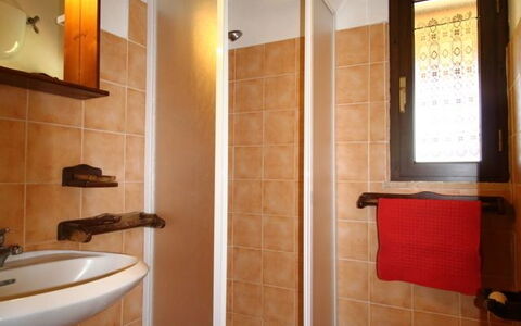 Funghi 1: Habitación, Baño, Propiedad, Edificio, Arreglo De Tubería, Baño, Suelo, Diseño De Interiores, Bidé, Casa