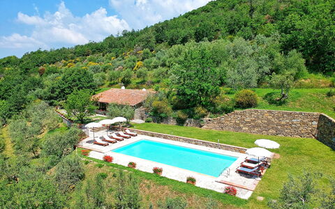 Villa Noceta: Piscina, Propiedad, Paisaje Natural, Casa, Área Rural, Paisaje, Edificio, Villa, Ocio, Vacaciones