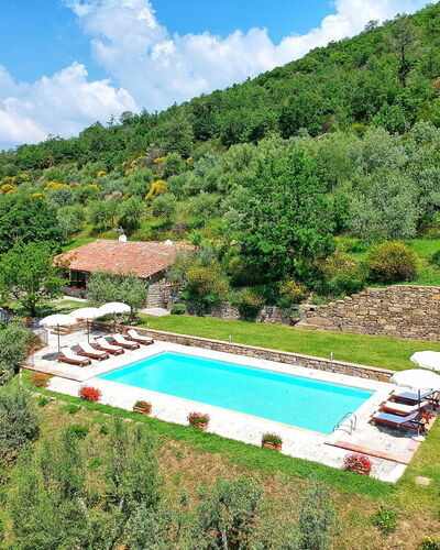 Villa Noceta: Piscina, Propiedad, Paisaje Natural, Casa, Área Rural, Paisaje, Edificio, Villa, Ocio, Vacaciones