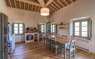 La Valle 3 Castelfalfi: Mueble, Ventana, Sofá, Madera, Mesa, Marco, Silla, Diseño De Interiores, Sala, Suelo