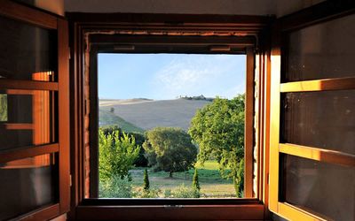 Quarter: Habitación, Ventana, Propiedad, Cielo, Casa, Casa, Árbol, Diseño De Interiores, Paisaje, Edificio