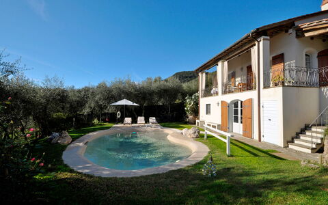 Casa Roberto: Piscina, Casa, Casa, Barrio Residencial, Inmuebles, Casa De Campo, Recurso, Cabaña, Hacienda, Jardín